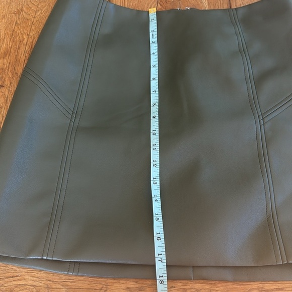 Bagatelle Faux Leather High Waisted Skirt in Winter Olive Size L - Picture 3 of 8